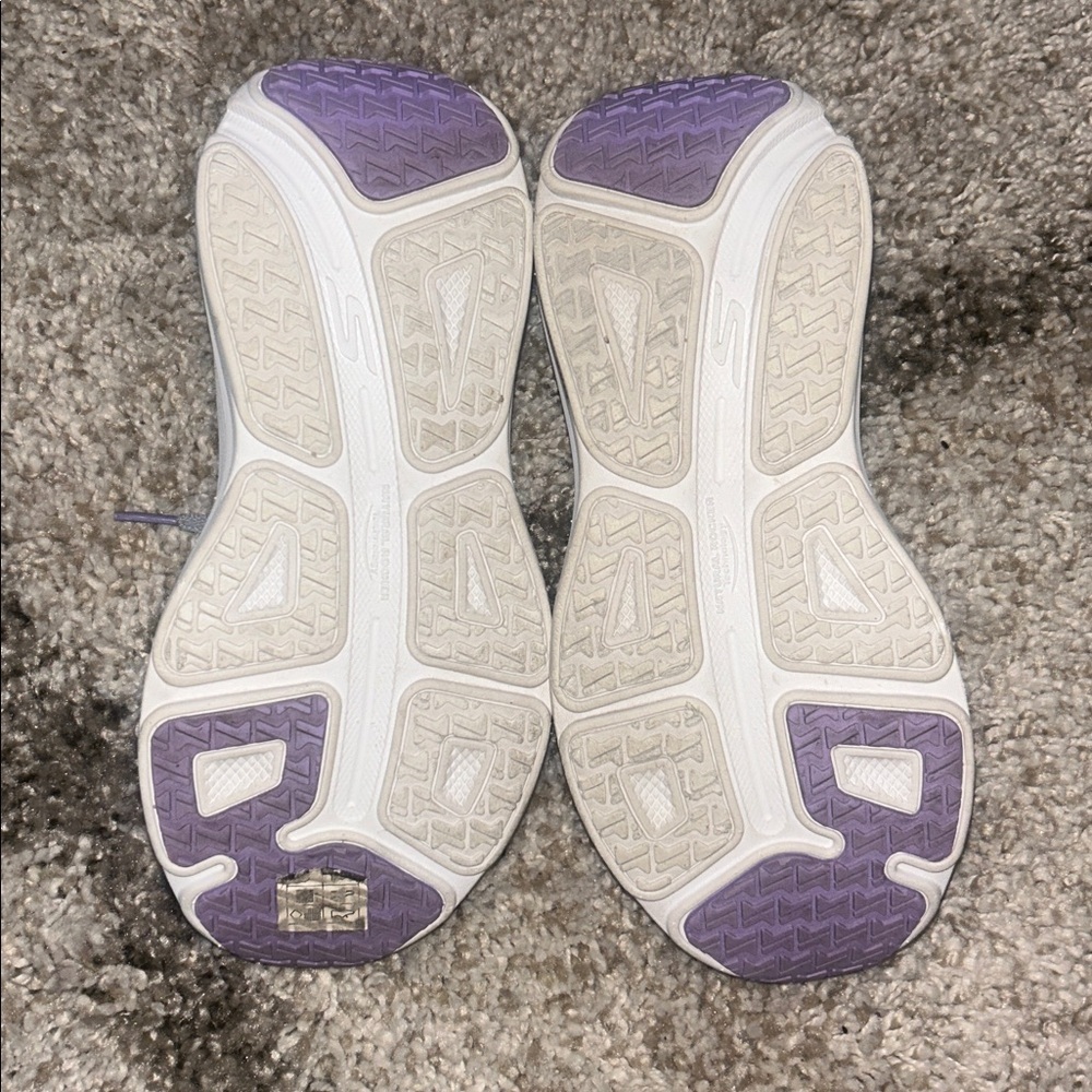 Skechers WOMENS MAX CUSHION ENDEAVOUR RUNNING SHOE size 6.5, lavender & gray - Picture 5 of 9